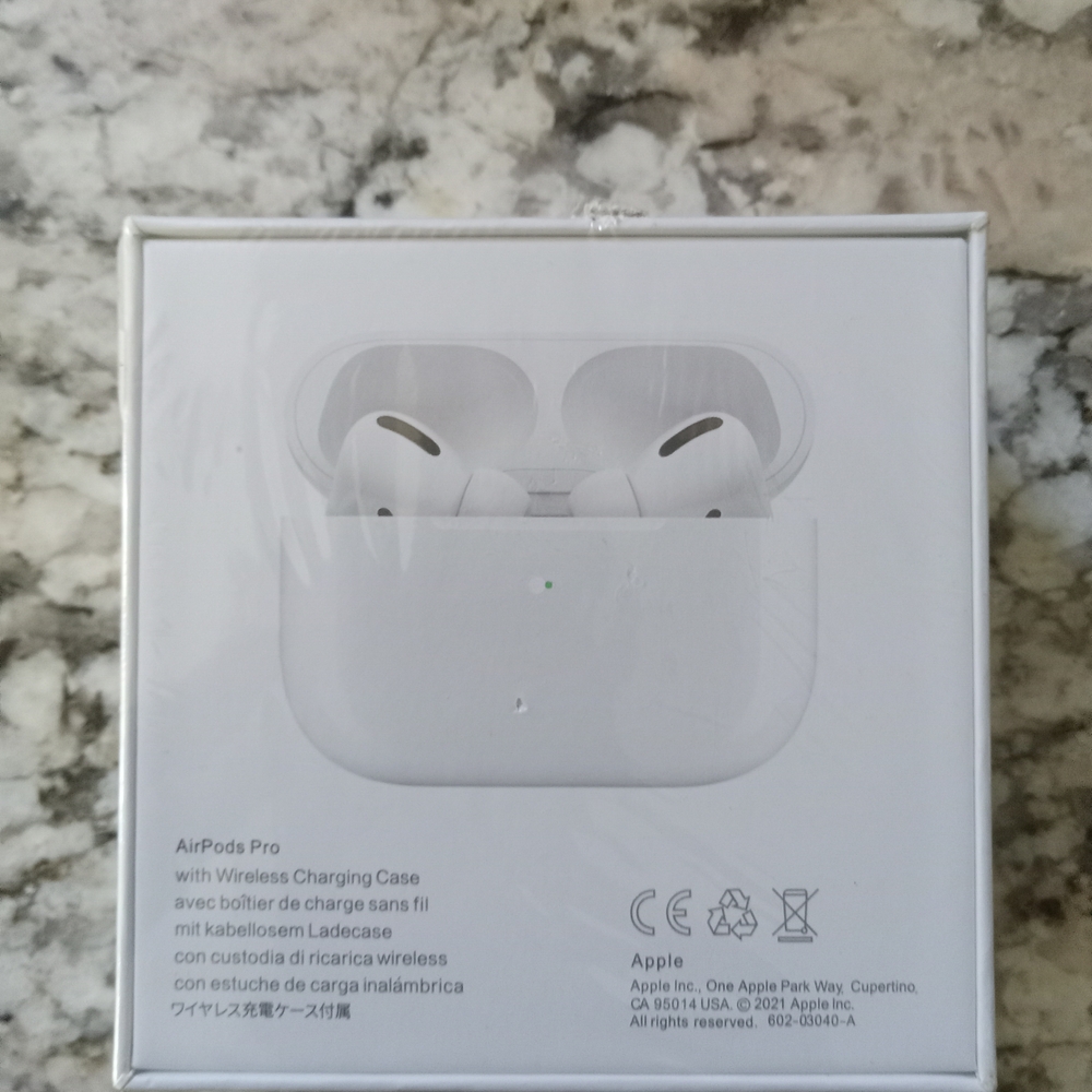Apple AirPods Pro with White Charging Case